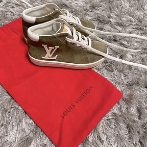 High top kids sneakers